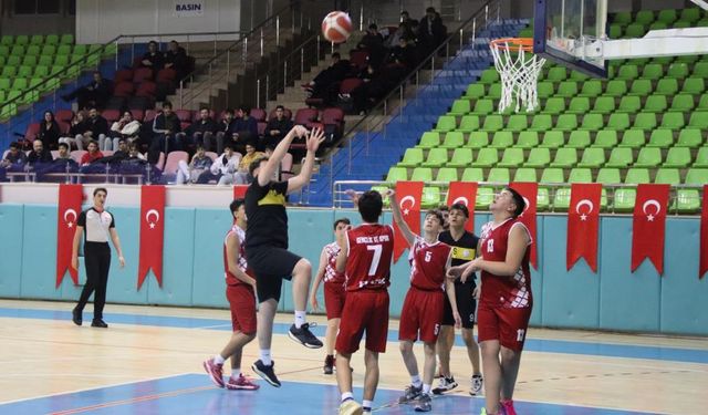 ELAZIĞ’DA BASKETBOL U18 YEREL LİG MÜCADELESİ BAŞLADI