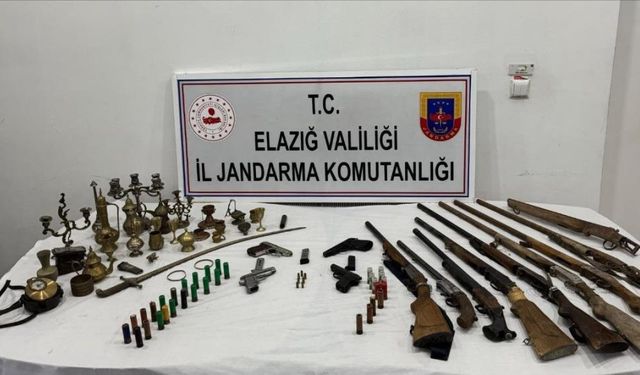 ELAZIĞ’DA 12 ADET RUHSATSIZ SİLAH VE 30 ADET TARİHİ OBJE ELE GEÇİRİLDİ