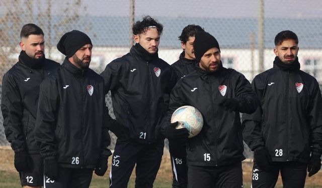 ELAZIĞSPOR, MERSİN'E 19 FUTBOLCUYLA GİTTİ