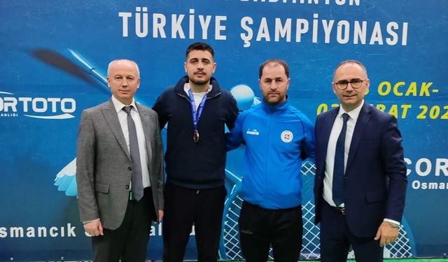 ELAZIĞLI SPORCU, BADMİNTONDA TÜRKİYE ÜÇÜNCÜSÜ OLDU