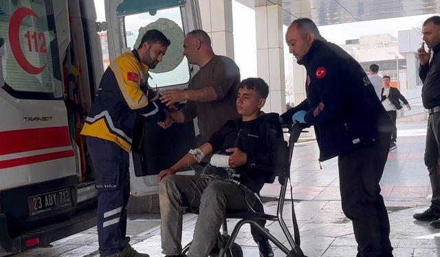 Elazığ'da çapa makinesine elini kaptıran 14 yaşındaki çocuk, yaralandı