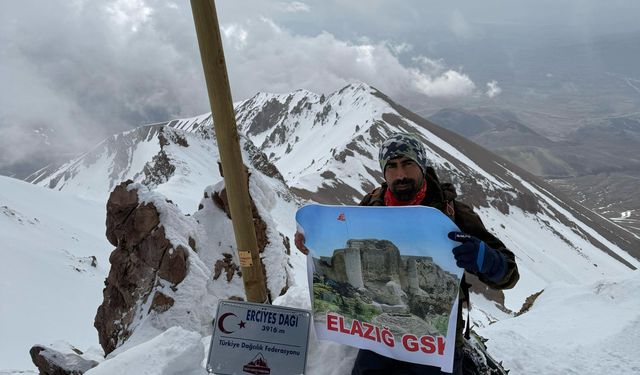 ERCİYES DAĞI ZİRVESİNDE BİR ELAZIĞLI...
