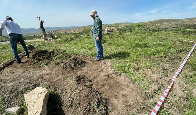 TADIM KÖYÜ VE HÖYÜĞÜNDE KAZI ÇALIŞMALARI YENİDEN BAŞLADI