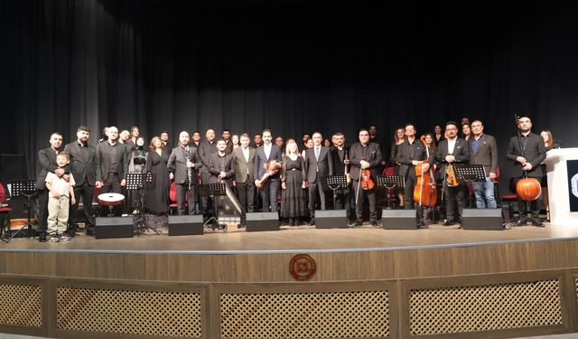 FÜ'DE AKADEMİSYENLER KOROSU SERGİLENDİ