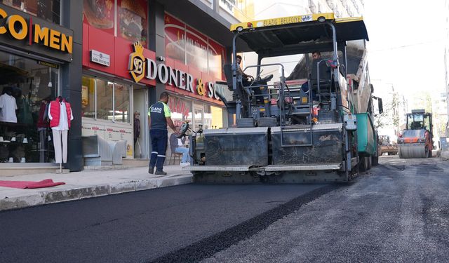 ASFALTLAMA SÜRÜYOR