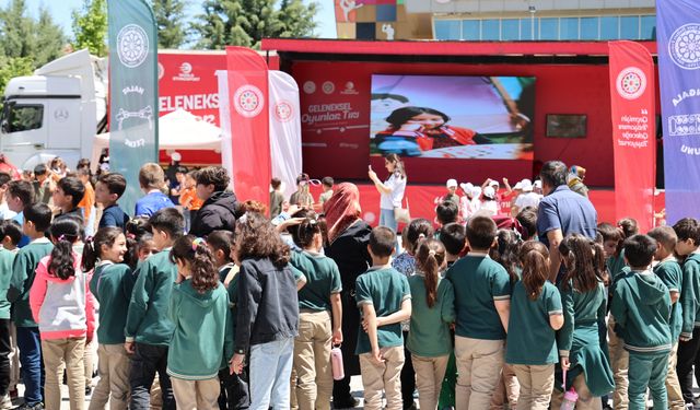 "GELENEKSEL OYUN TIRI" ÇOCUKLARI DOYASIYA EĞLENDİRDİ