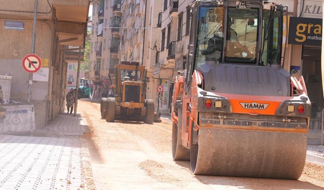 YENİ MAHALLEDE ASFALTLAMA ÇALIŞMALARI