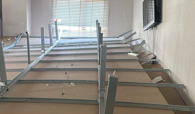 2022’DE YAPILMIŞTI: BELEDİYE BİNASININ TAVANI ÇÖKTÜ