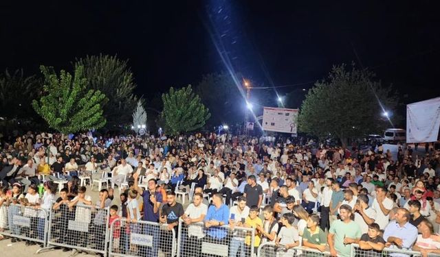 KONSERDE EĞLENDİLER