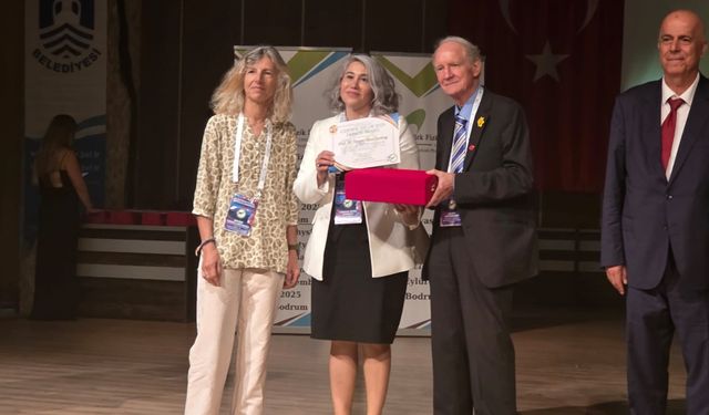 PROF. DR. CANBAY'A, "ONUR ÖDÜLÜ"