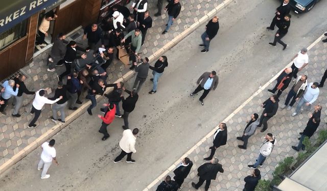 MASA VE SANDALYELER HAVADA UÇUŞTU