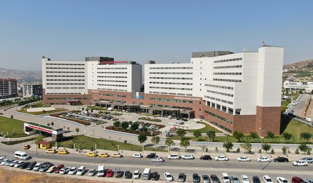 BALKONDAN DÜŞEN ÇOCUK YARALANDI
