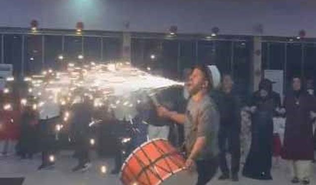 DAVULCU RENK KATIYOR