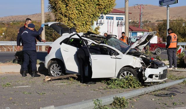 FECİ KAZADA YARALANAN ANNE VE OĞLU VEFAT ETTİ