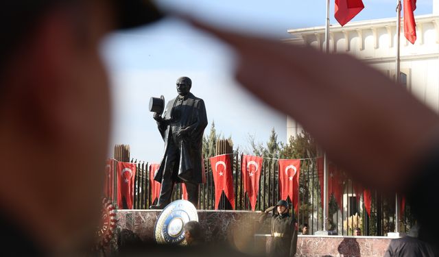 ATATÜRK, 10 KASIM'DA SAYGI İLE ANILDI