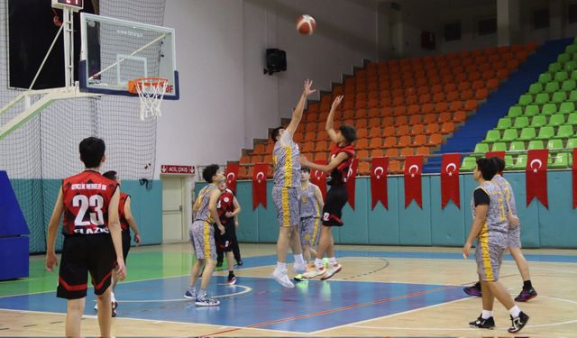 BASKETBOL TURNUVASI TAMAMLANDI