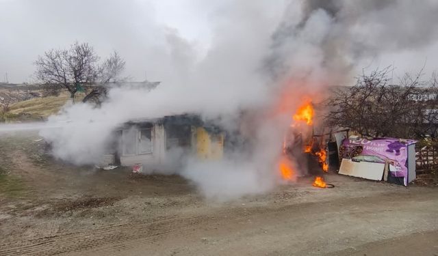 ODUNLUK DEPOSUNDAKİ YANGINA MÜDAHALE EDİLDİ