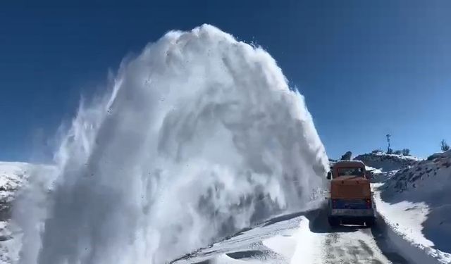 KAPALI KÖY YOLLARINDA ÇALIŞMALAR SÜRÜYOR