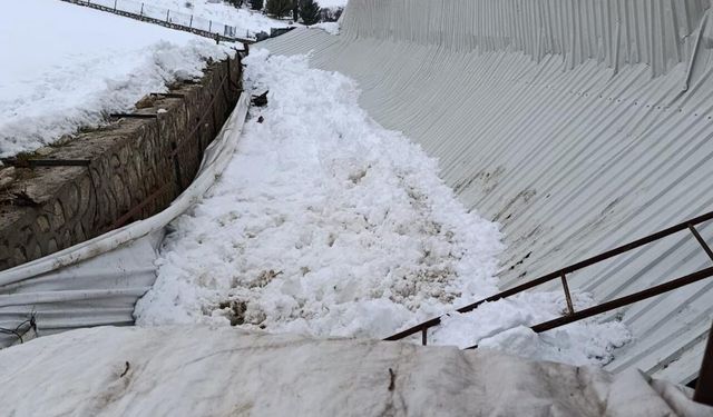 AHIRIN TAVANI ÇÖKTÜ