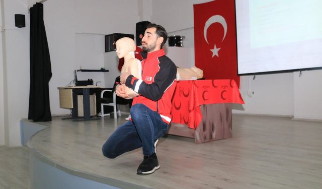 KIZILAY'DAN ÇOCUKLARA İLK YARDIM EĞİTİMİ