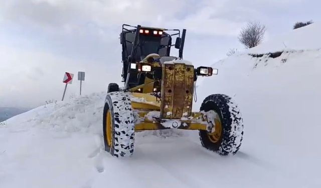 310 KÖY YOLUNDA ÇALIŞMA SÜRÜYOR