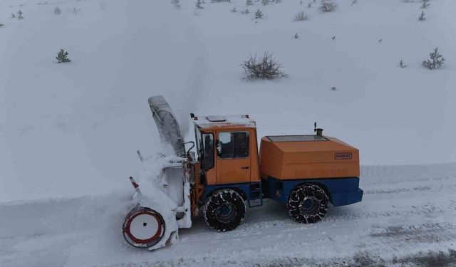 KAPALI 8 KÖY YOLUNDA ÇALIŞMALAR SÜRÜYOR