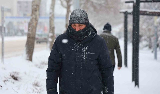KAR YAĞIŞI ETKİSİNİ SÜRDÜRÜYOR