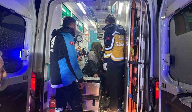 UMKE EKİPLERİ 7 SAATLİK ÇALIŞMA İLE HASTA KADINI HASTANEYE YETİŞTİRDİ