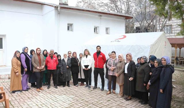 ELAZIĞ'DA KADINLARA AFET BİLİNCİ KAZANDIRMA EĞİTİMİ VERİLDİ