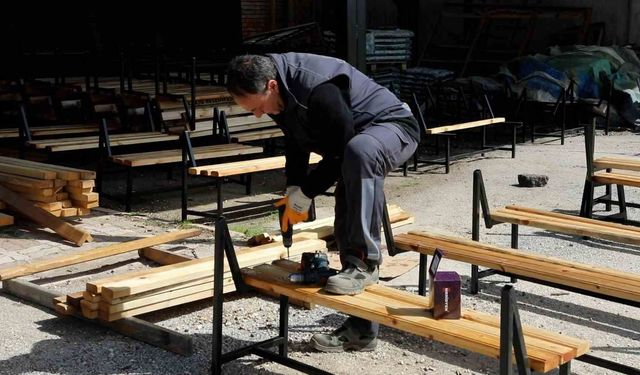 ATÖLYELERDE ÇALIŞMALAR SÜRÜYOR