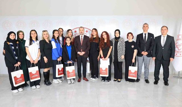 DERECE GİREN ÖĞRENCİLER ÖDÜLLENDİRİLDİ