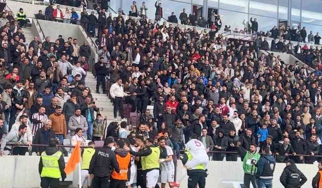 ELAZIĞSPORLU FUTBOLCU GOL SEVİNCİNİ POLİSLE YAŞADI