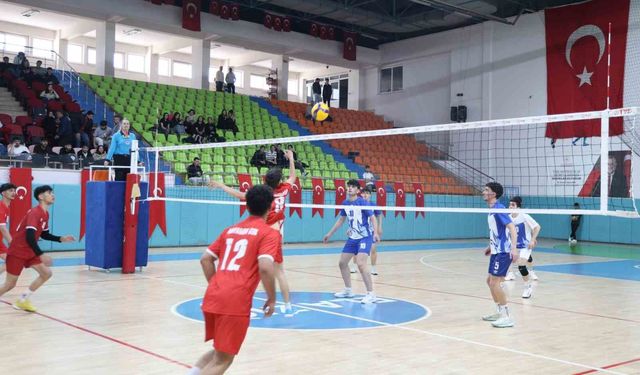 GENÇ ERKEKLER VOLEYBOL GRUP BİRİNCİLİĞİ HEYECANI