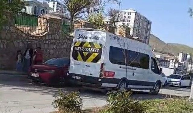 TERS YÖNDEKİ ÖĞRENCİ SERVİSİ