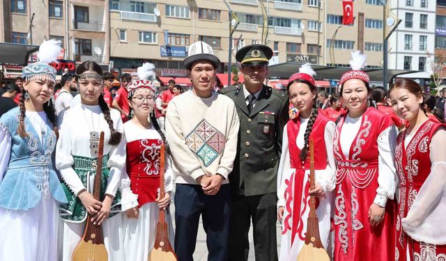 KIRGIZ EKİBİ HAYRAN BIRAKTI