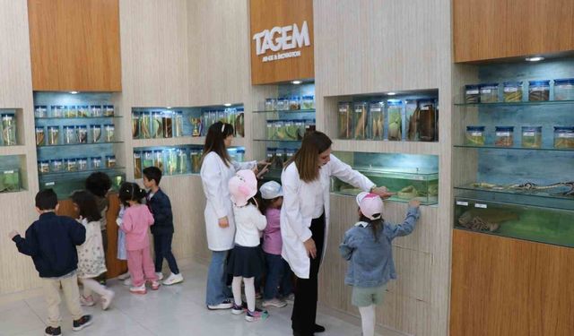 MİNİKLERİN MÜZE ZİYARETİ