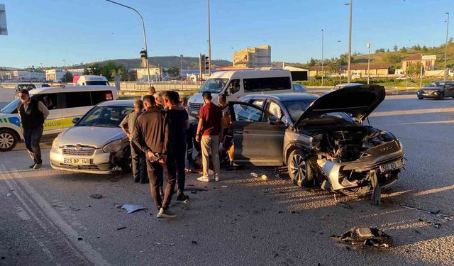 TRAFİK KAZASINDA 4 KİŞİ YARALANDI