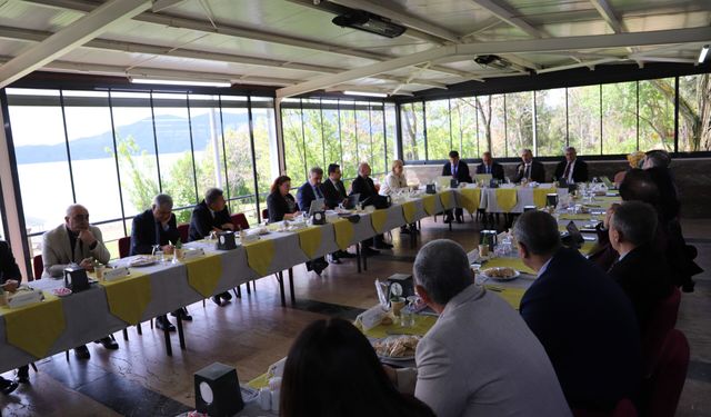 FIRAT ÜNİVERSİTESİ SENATOSU HAZAR GÖLÜ KIYISINDA TOPLANDI