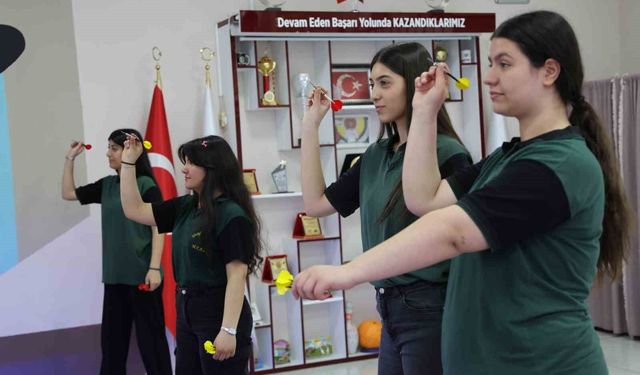 GENÇ KIZLARIN DART SPORUNA İLGİSİ ARTIYOR