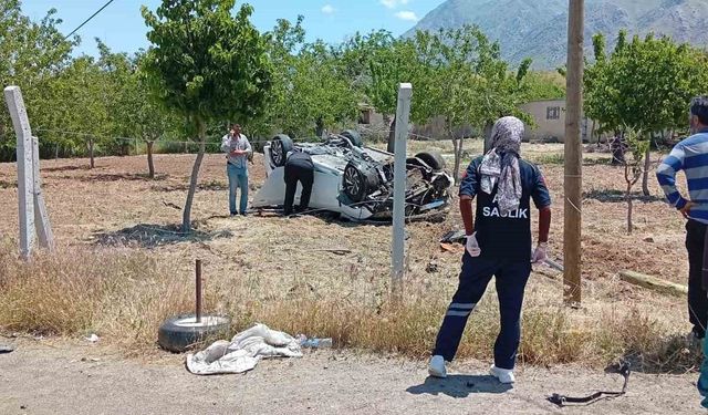 KONTROLDEN ÇIKAN OTOMOBİL TAKLA ATTI