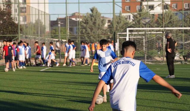 YAZ SPOR KURSLARINA YOĞUN İLGİ