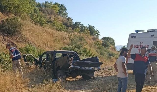 PALU'DA KAMYONET ŞARAMPOLE YUVARLANDI