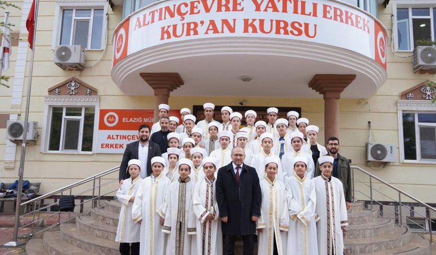 ELAZIĞ’DA HAFIZLIK ÖĞRENCİLERİ BELGELERİNİ ALDI