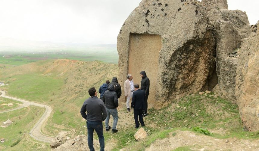 PALU KALESİNDE ARKEOLOJİK KAZILAR İÇİN GERİ SAYIM BAŞLADI