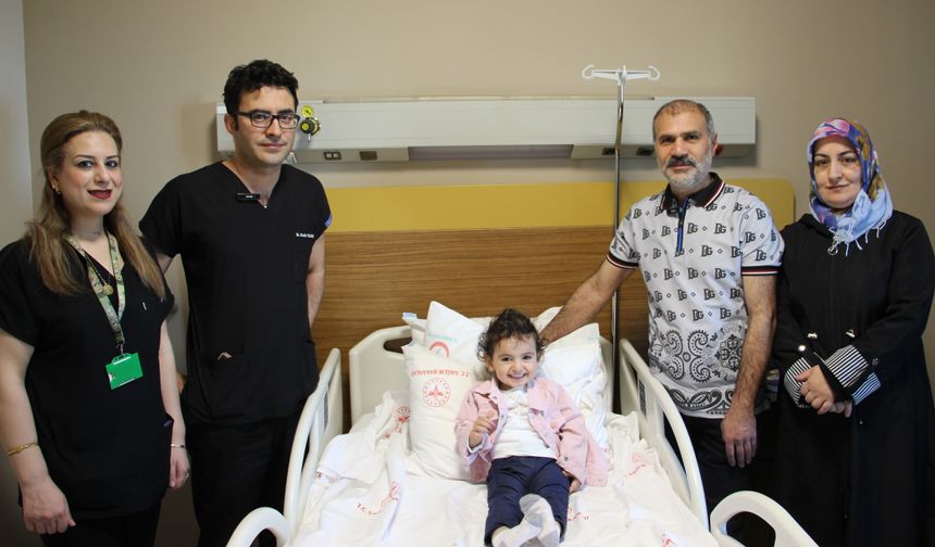 24 AYLIK BEBEKTEN 1.5 SANTİMLİK TAŞ ALINDI