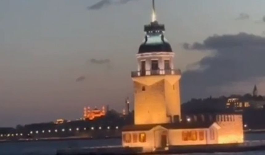 Elazığsporlu taraftarlar Kız Kulesine karşı "Kar mı Yağmış Şu Harput'un Başına" türküsünü söyledi