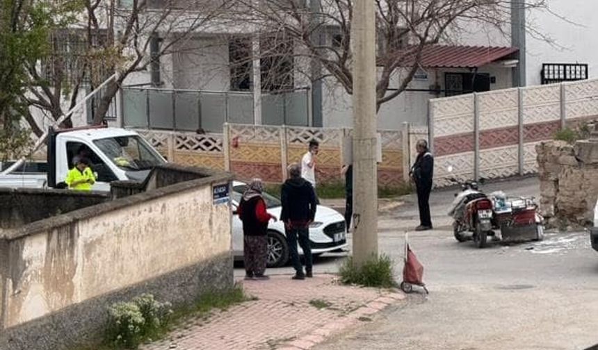 OTOMOBİL İLE MOTOSİKLET ÇARPIŞTI: 2 YARALI