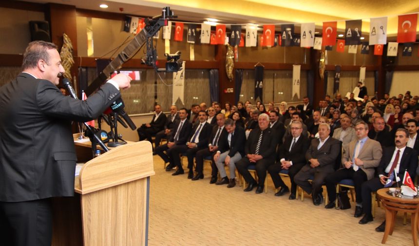 “İKTİDARDAN DÜŞME KORKUSU SİYASETÇİYİ TERBİYE EDER”