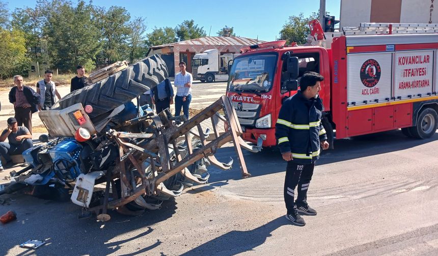 TRAKTÖR DEVRİLDİ: 2 YARALI
