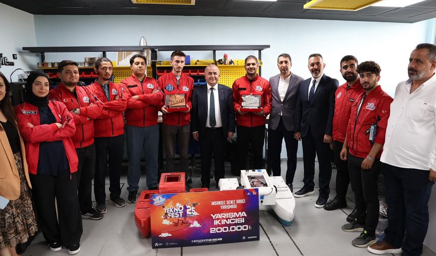 VALİ HATİPOĞLU, GENÇLERLE BİR ARAYA GELDİ